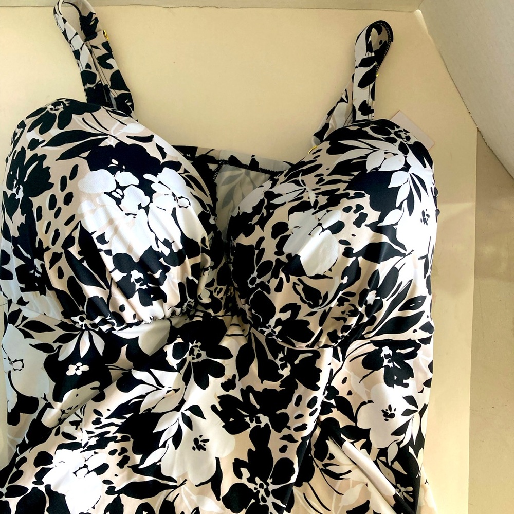 NWT plus size tankini top size 40 G by swimsuits for all